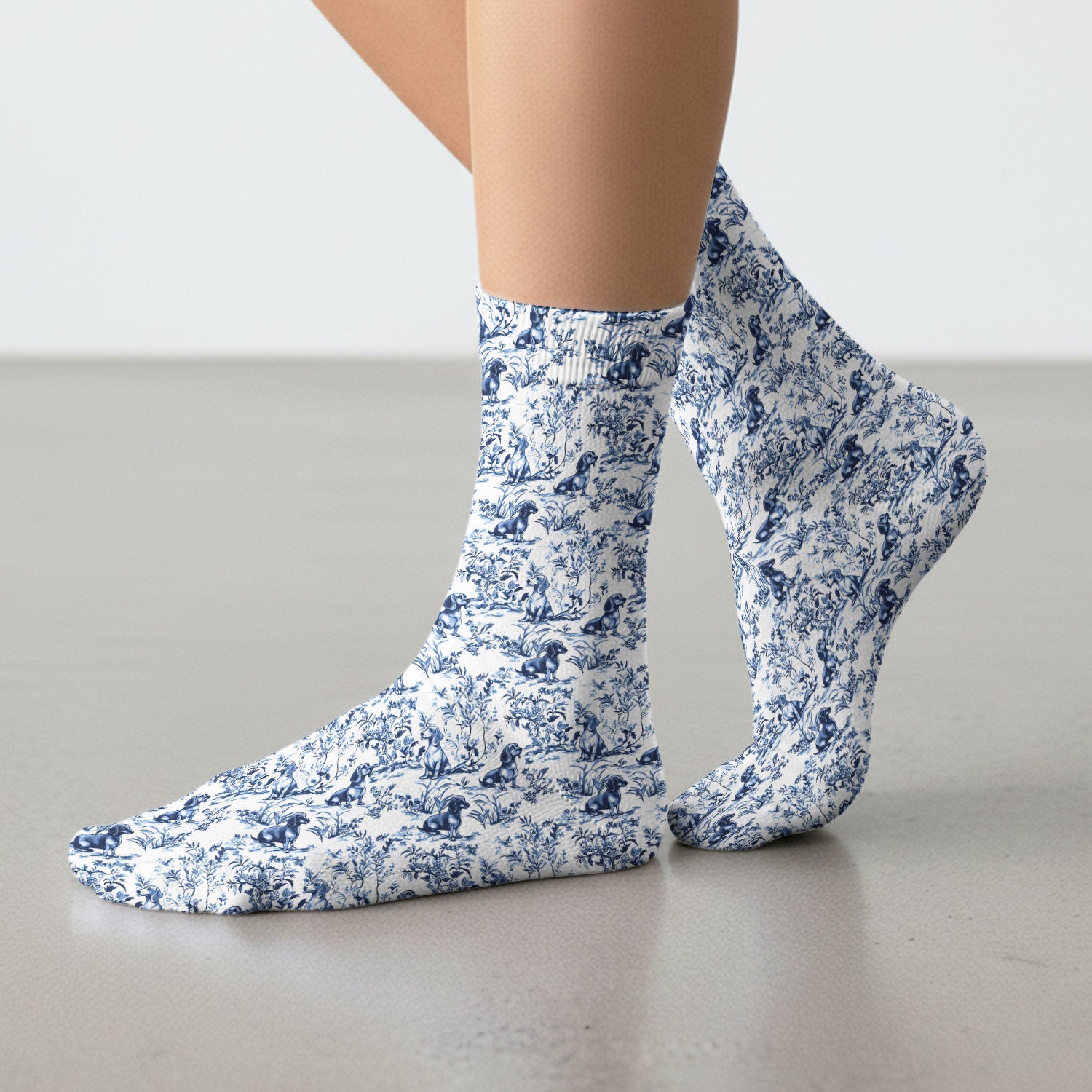 Toile de Jouy Dog Scrub Socks – Elegant Blue Dachshund Pattern – Cute Medical Uniform for Nurses, Vets, and Animal Care Workers