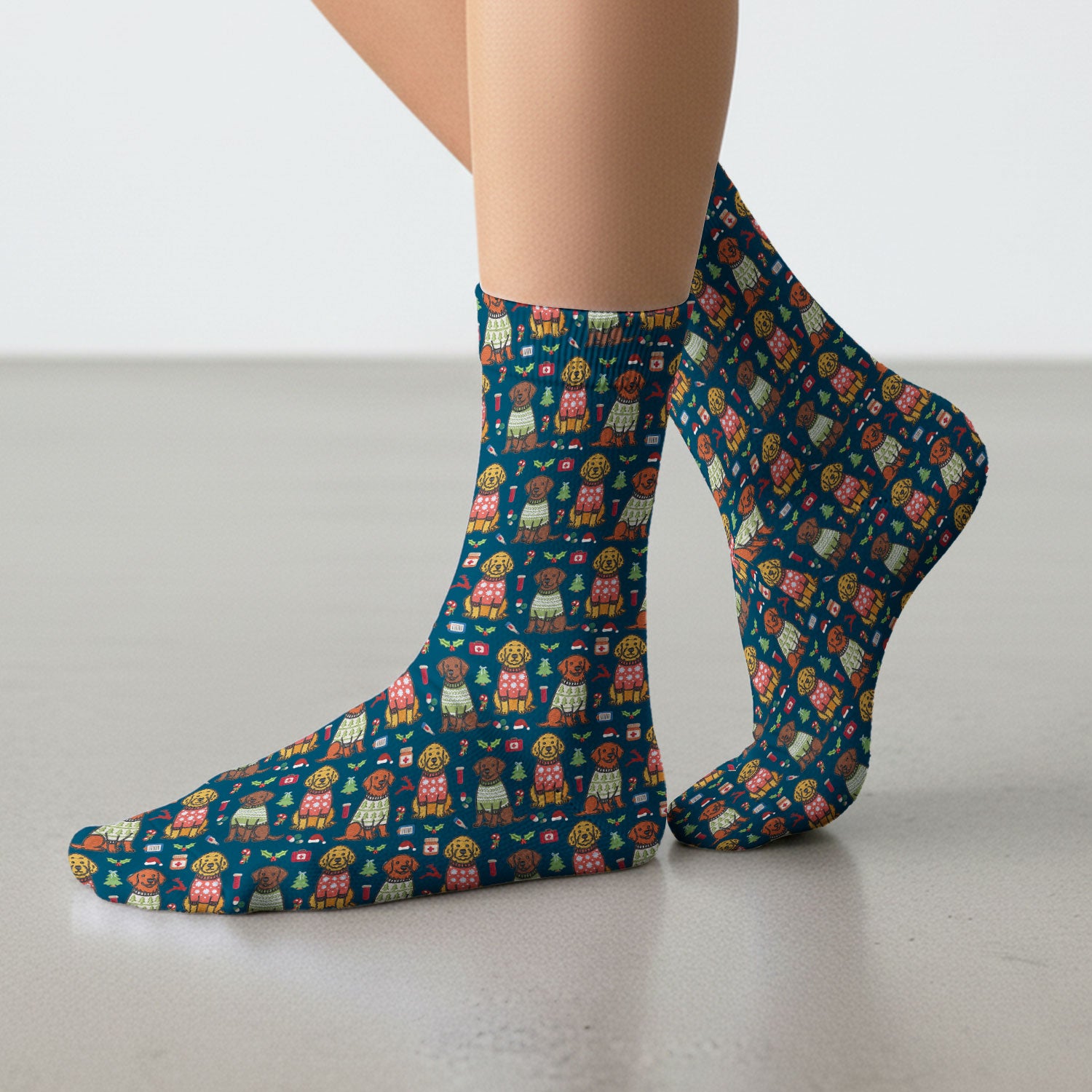 Golden Retriever Christmas Scrub Socks, Cute Holiday Dog Nurse Pattern Sock, Breathable Fabrics Nursing Uniform