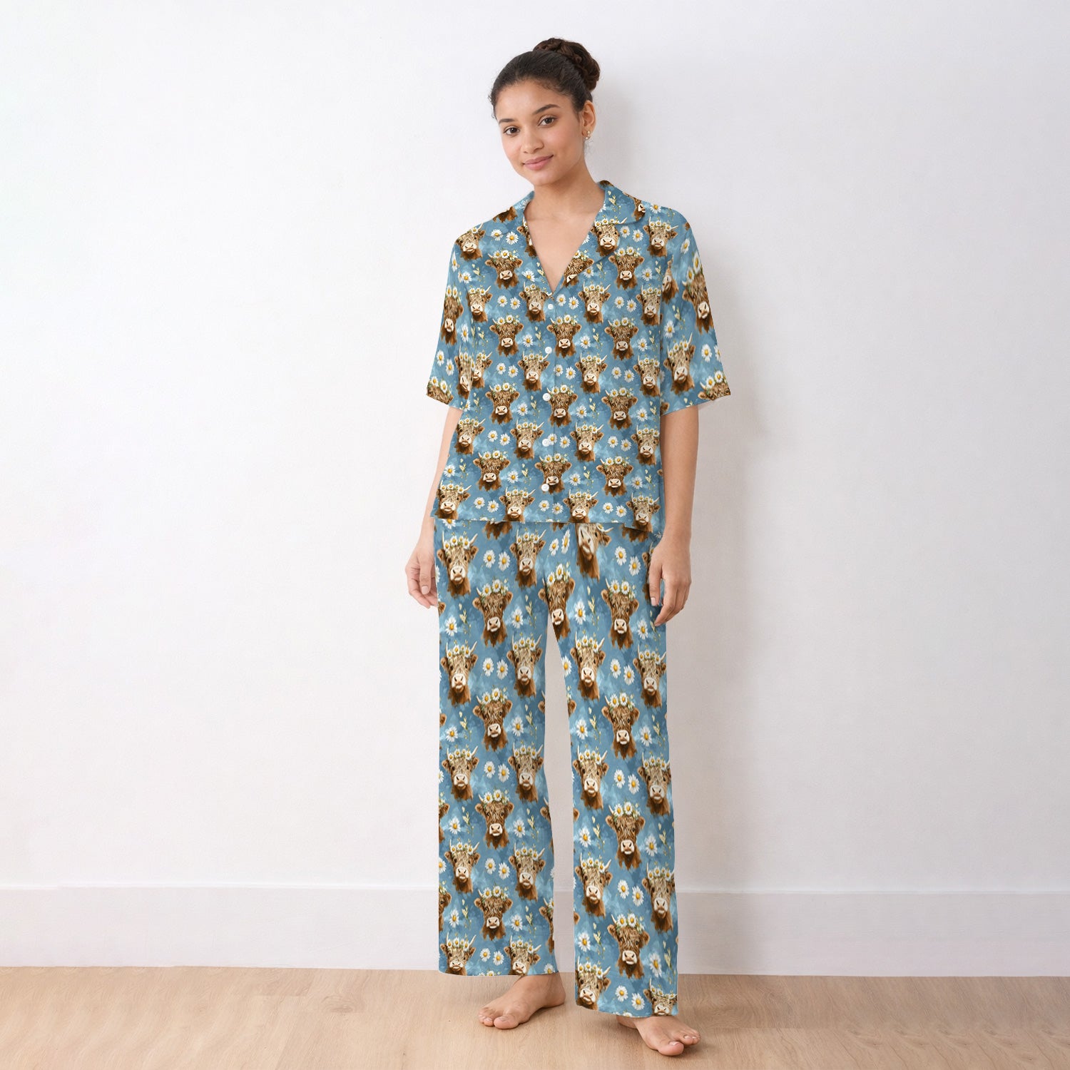 Highland Cow Daisy Flower Pattern Pajama Set, Soft Breathable Fabric Comfortable Sleepwear