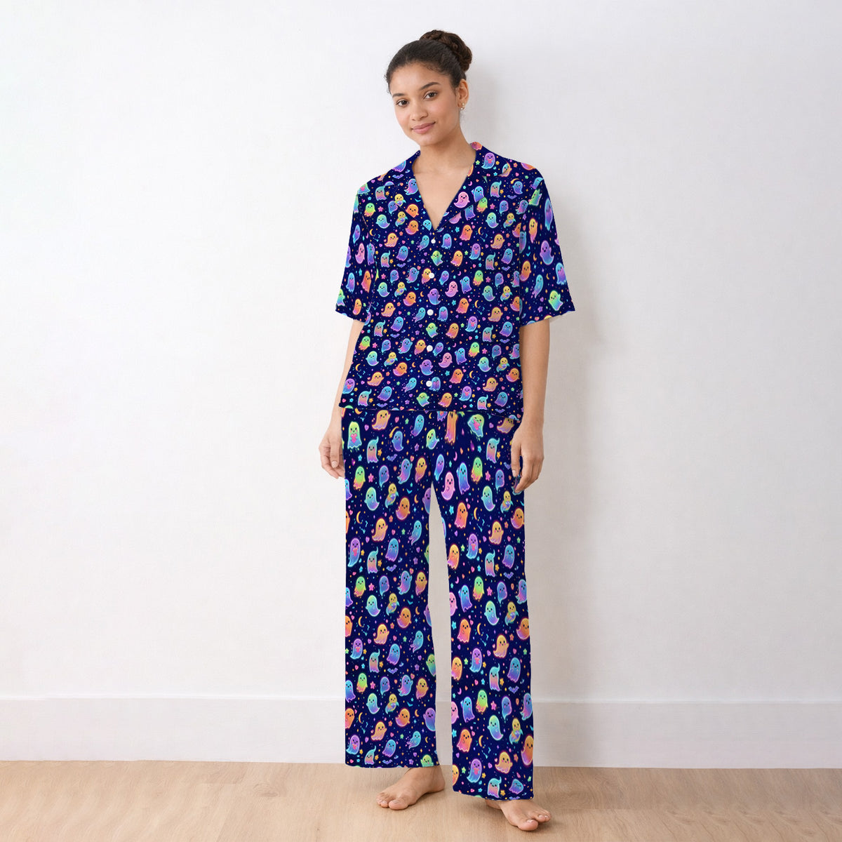 Cute Neon Halloween Ghosts Pattern Pajama Set, Soft Breathable Fabric Comfortable Sleepwear