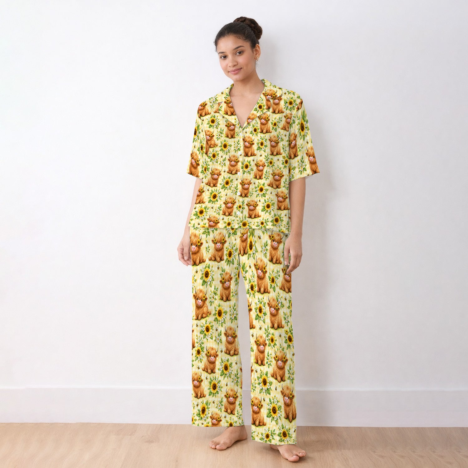 Sunflower Highland Cow And Bee Pattern Pajama Set, Soft Breathable Fabric Comfortable Sleepwear