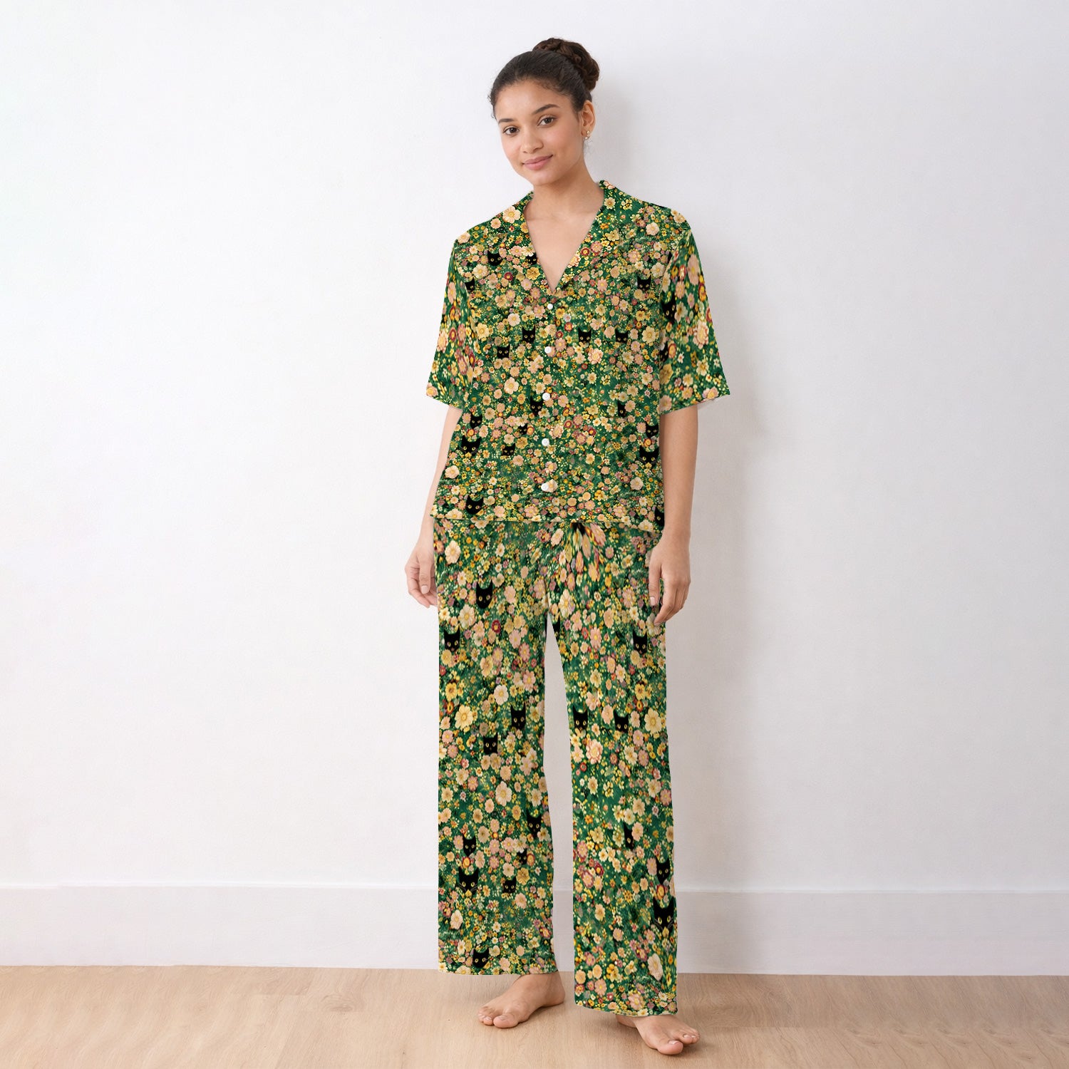 Cute Black Cat In Floral Garden Pattern Pajama Set, Soft Breathable Fabric Comfortable Sleepwear