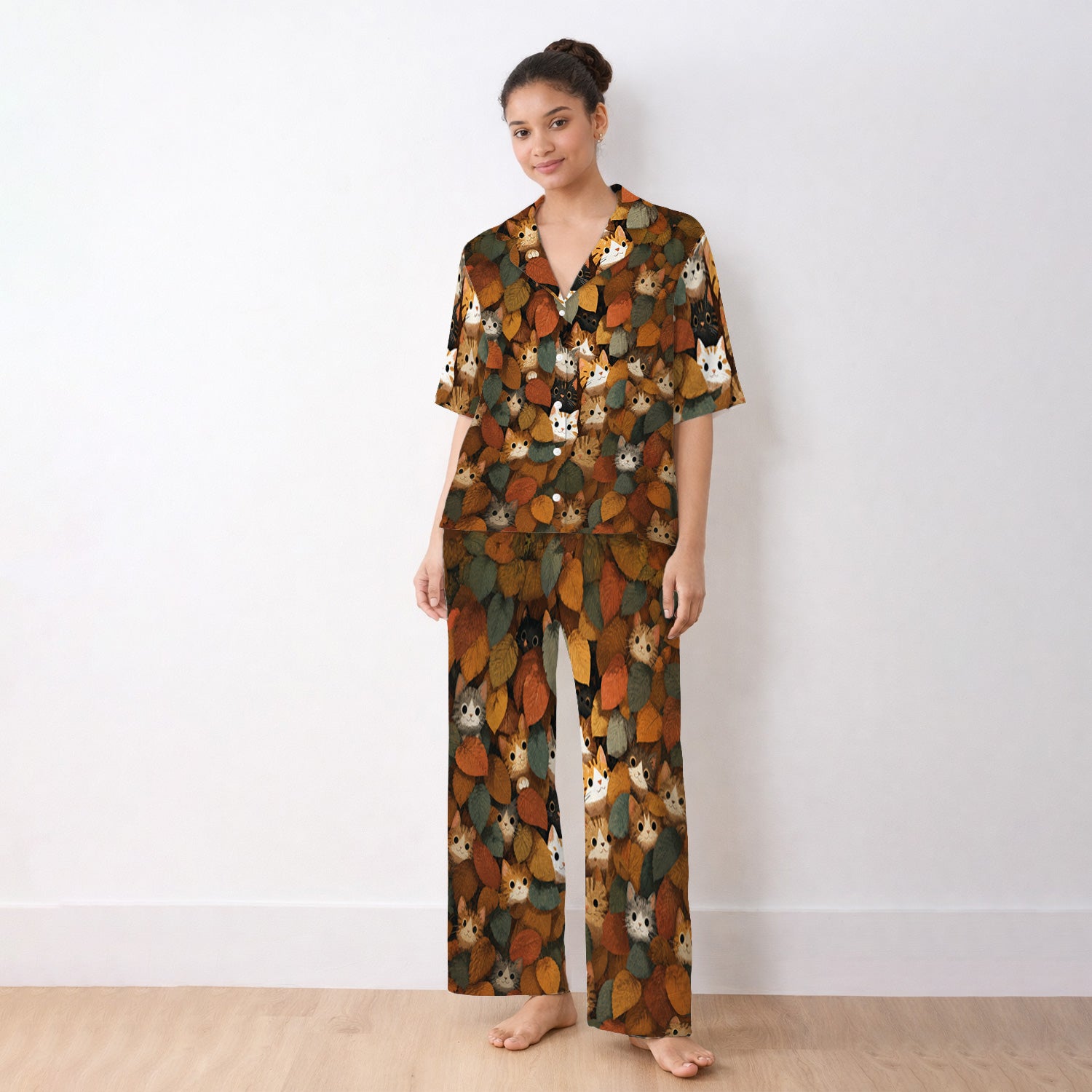 Cute Autumn Cat Leaf Pile Pattern Pajama Set, Soft Breathable Fabric Comfortable Sleepwear
