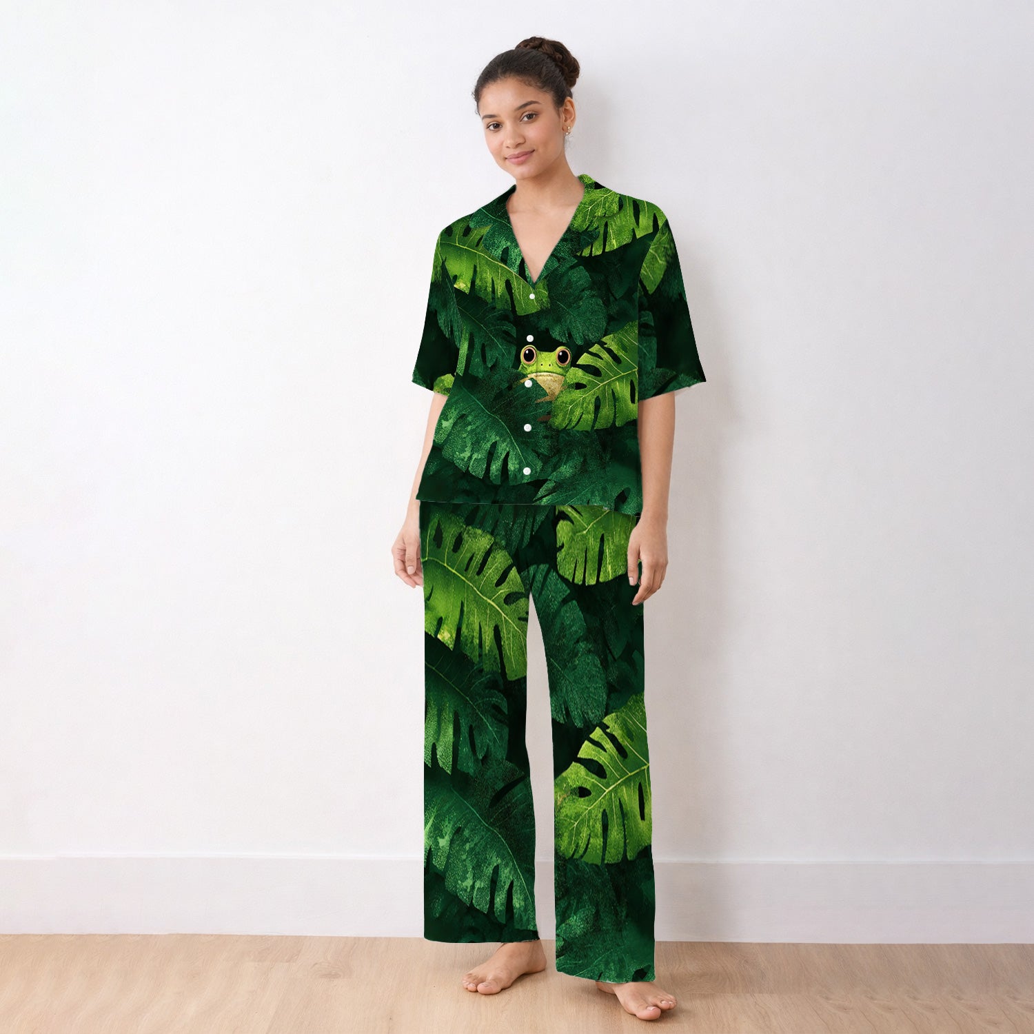 Cute Frog Hiding Jungle Leaves Pattern Nurse Pajama Set, Soft Breathable Fabric Comfortable Sleepwear