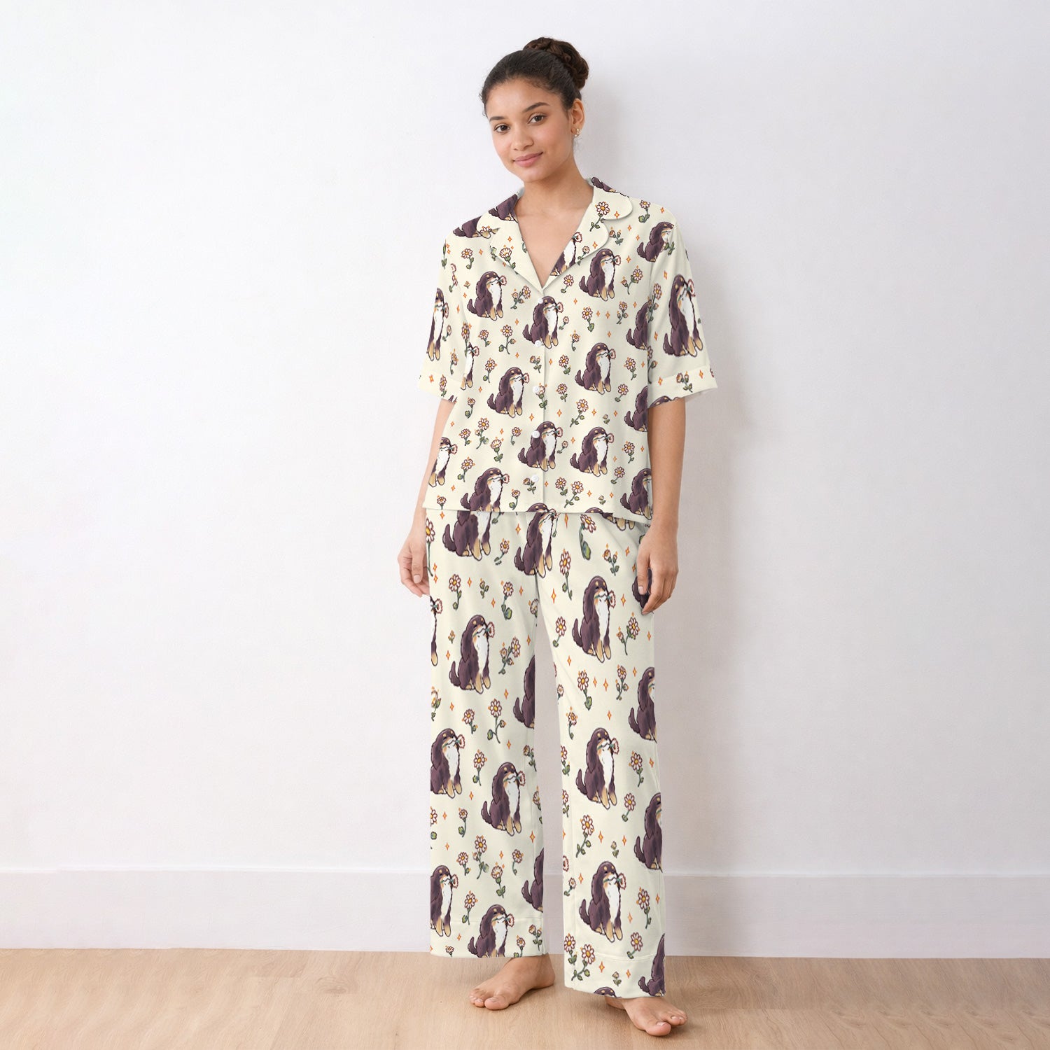 Cute Floral Otter Holding Daisy Pattern Pajama Set, Soft Breathable Fabric Comfortable Sleepwear