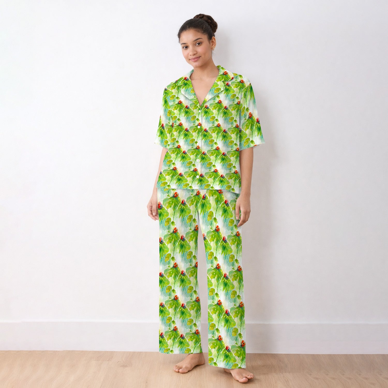 Ladybugs On Rainy Leaves Pattern Pajama Set, Soft Breathable Fabric Comfortable Sleepwear