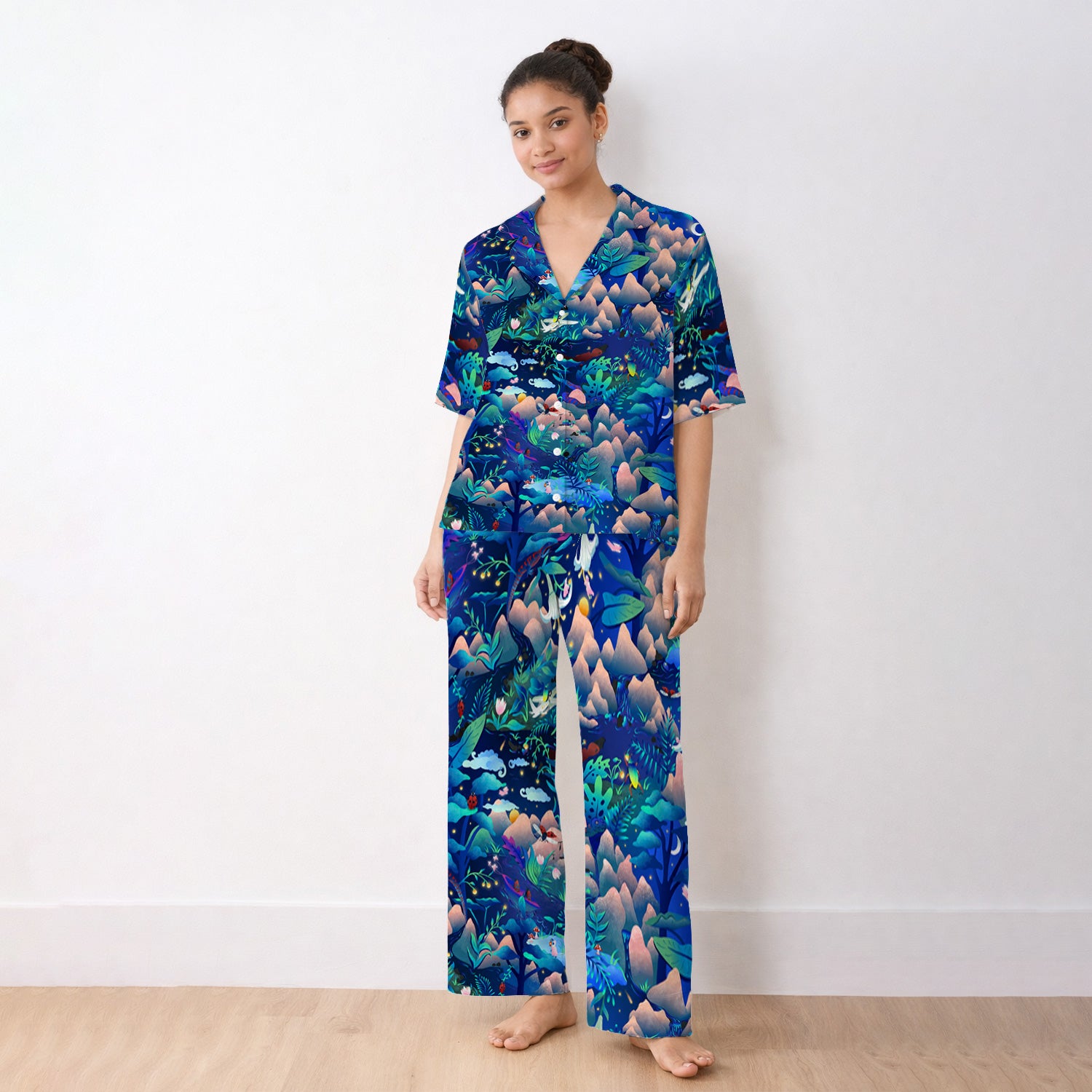 Whimsical Mountain Bug Print Pajama Set, Soft Breathable Fabric Comfortable Sleepwear