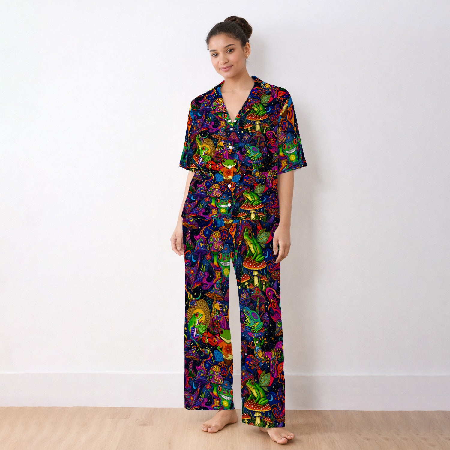 Psychedelic Frog with Mushroom Peace Print Pajama Set, Soft Breathable Fabric Comfortable Sleepwear