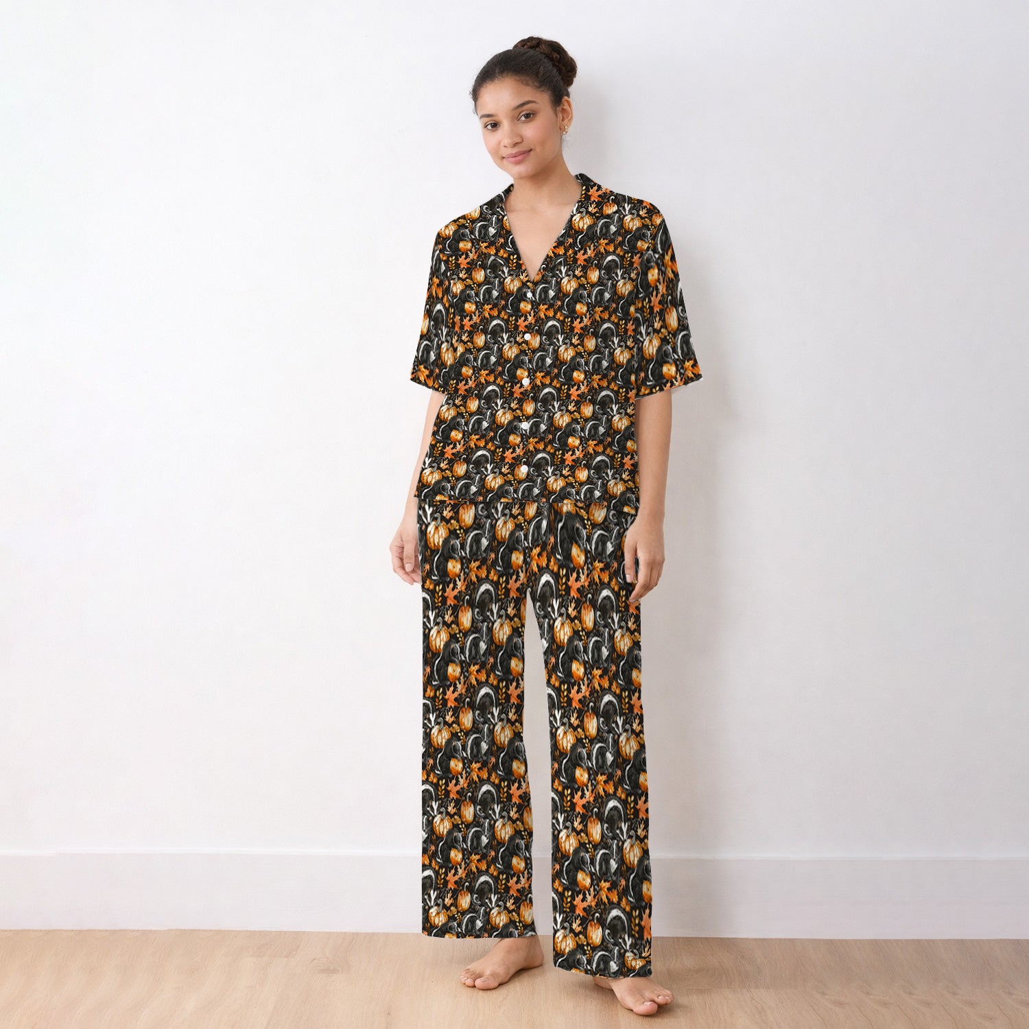 Skunk Pumpkin with Autumn Leaves Pattern Pajama Set, Soft Breathable Fabric Comfortable Sleepwear