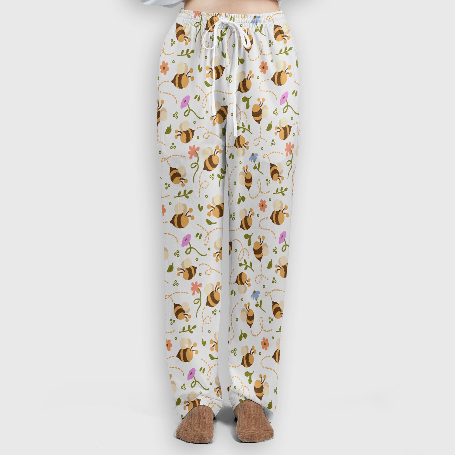 Bee Flying Floral Trail Garden Pattern Scrub Set, Scrub Pants and V Neck Top