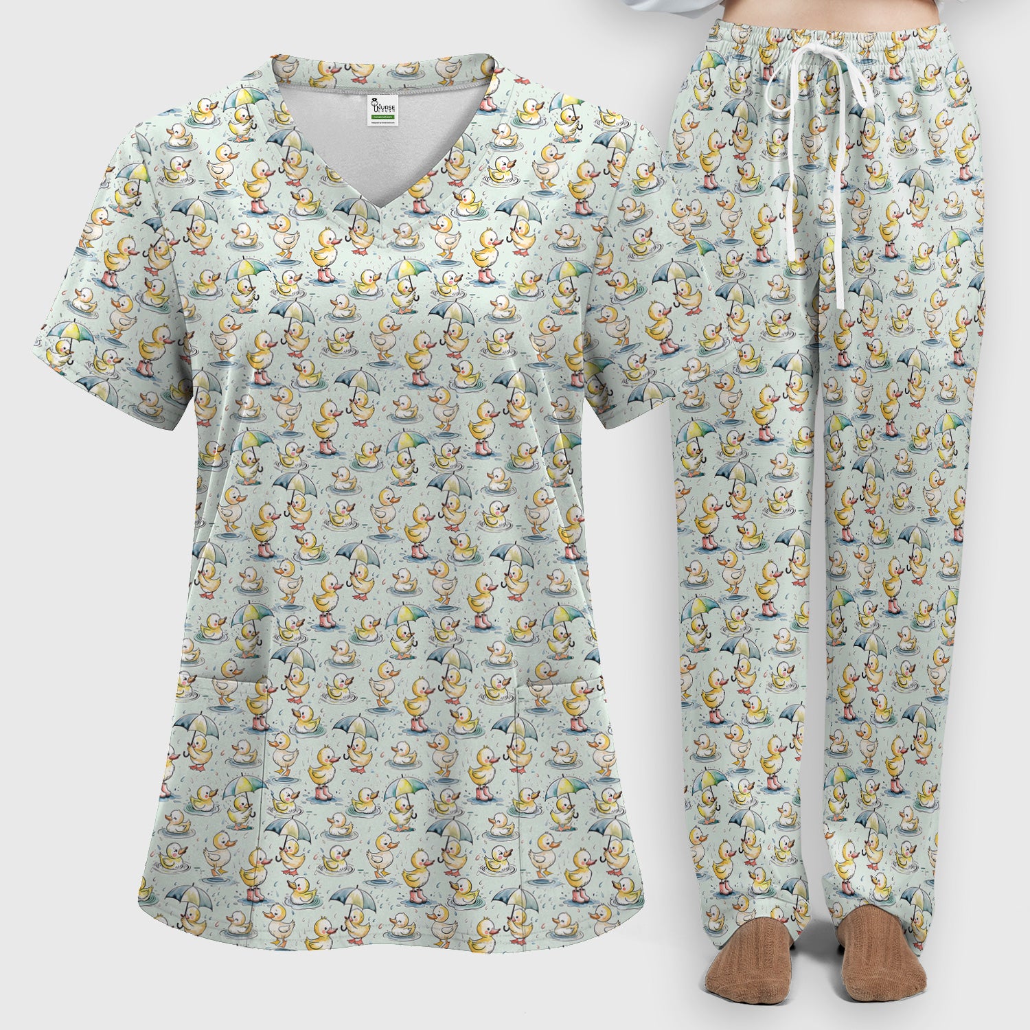 Playful Duck Rain Umbrella Print Women's Scrub Set, Breathable Med Uniform