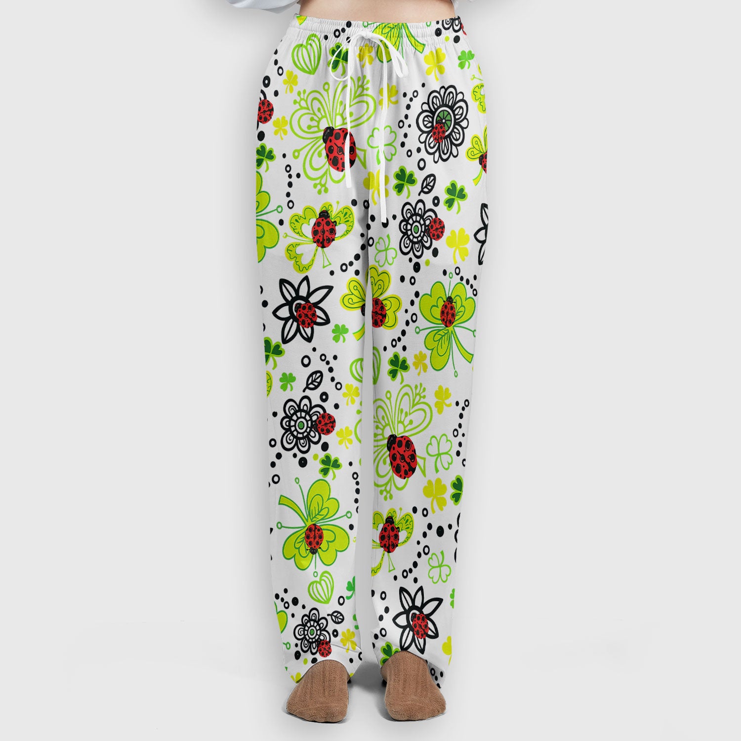 Ladybug Clover Floral Pattern Print Scrub Sets, Scrub Pants and V Neck Top