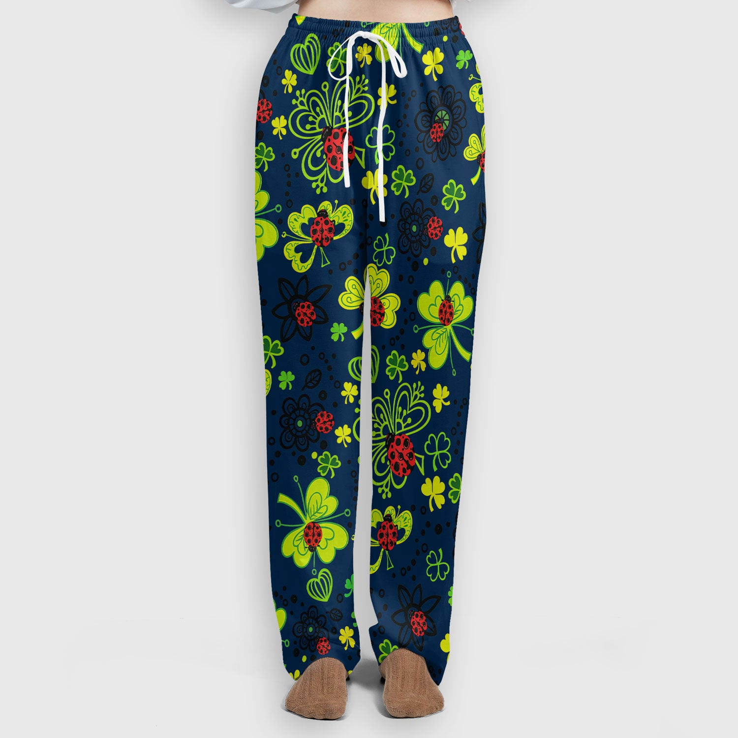 Ladybug Clover Floral Pattern Print Scrub Sets, Scrub Pants and V Neck Top