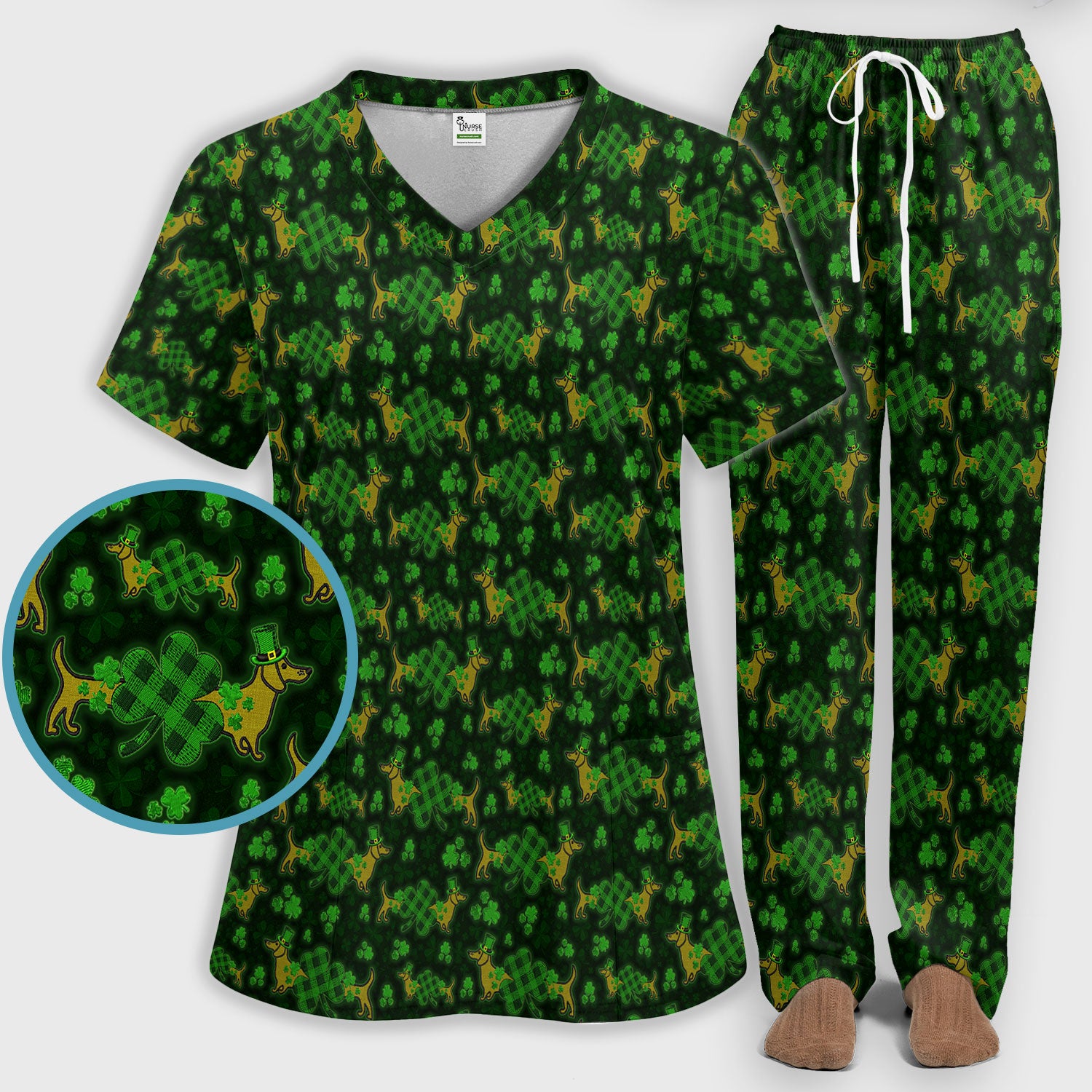 St. Patrick’s Day Dachshund Dog Pattern Scrub Set, Lucky Shamrock Puppy Nurse Scrub Shirt, Green Irish Nursing Uniform