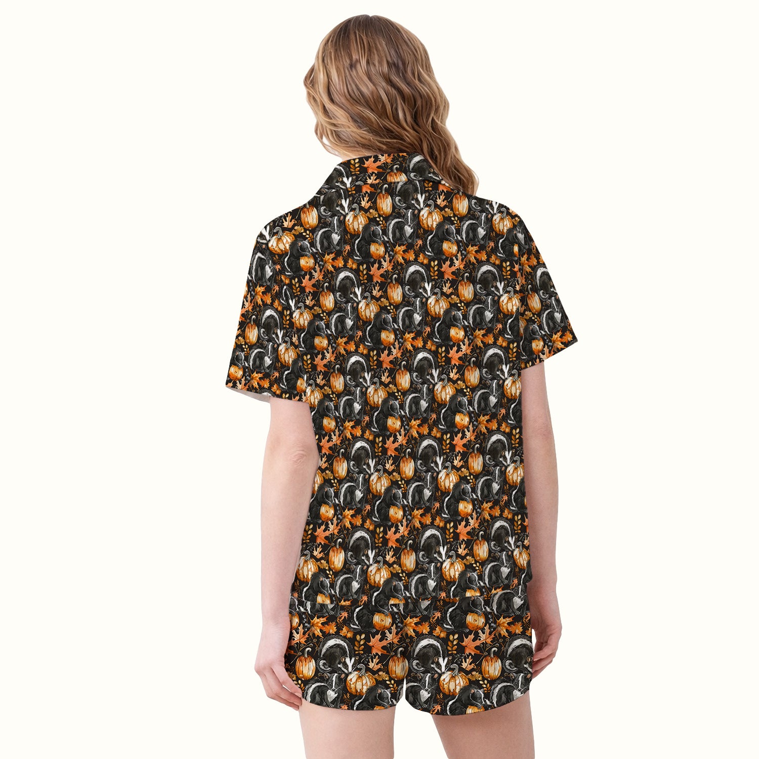 Skunk Pumpkin with Autumn Leaves Pattern Pajama Set, Soft Breathable Fabric Comfortable Sleepwear