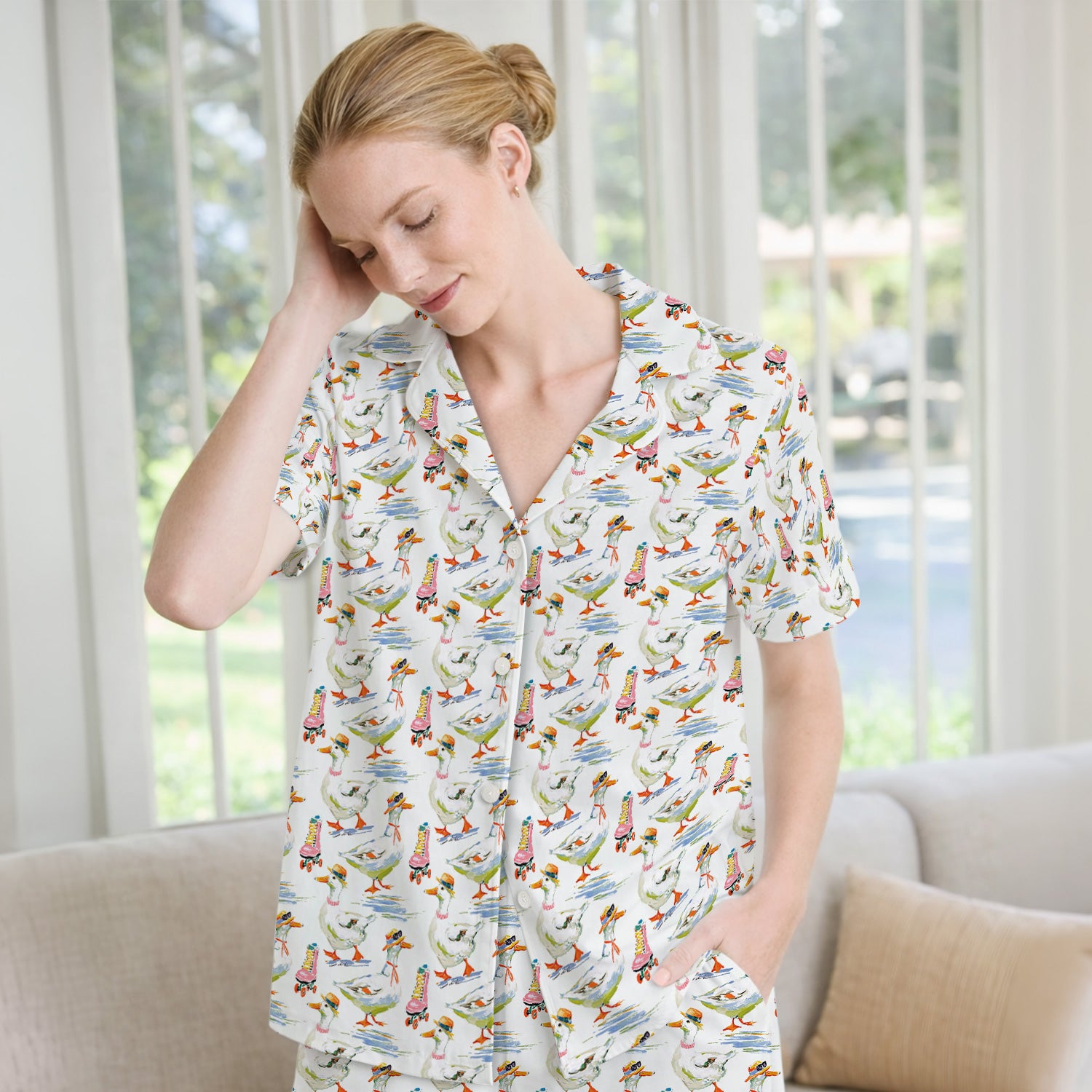 Roller Skating Goose Nurse Pattern Pajama Set, Soft Breathable Fabric Comfortable Sleepwear
