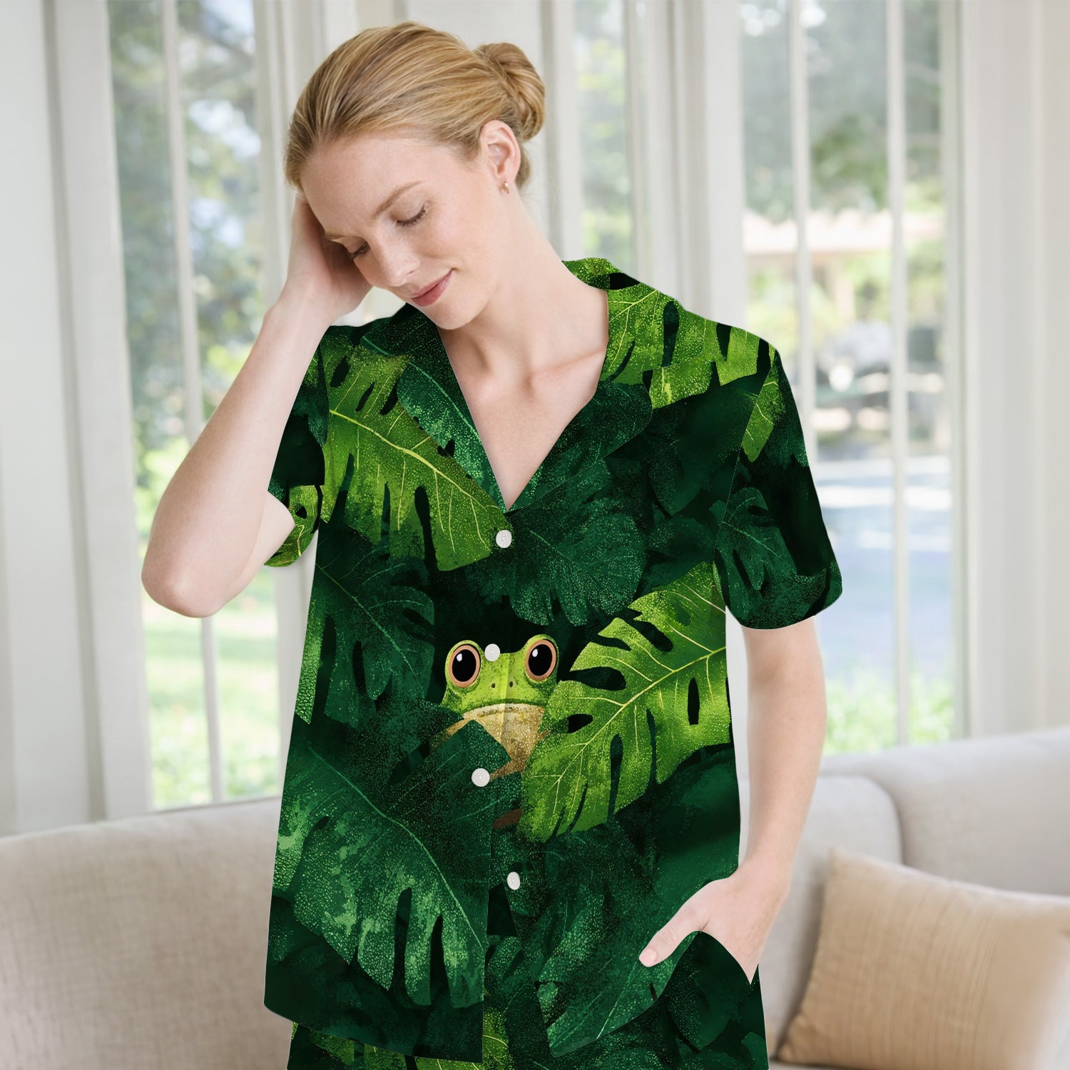 Cute Frog Hiding Jungle Leaves Pattern Nurse Pajama Set, Soft Breathable Fabric Comfortable Sleepwear