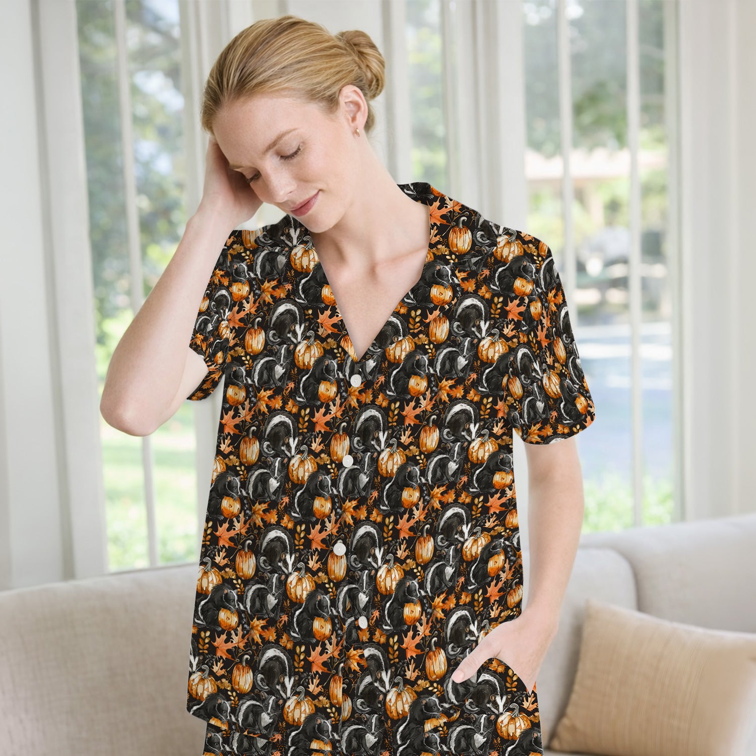 Skunk Pumpkin with Autumn Leaves Pattern Pajama Set, Soft Breathable Fabric Comfortable Sleepwear
