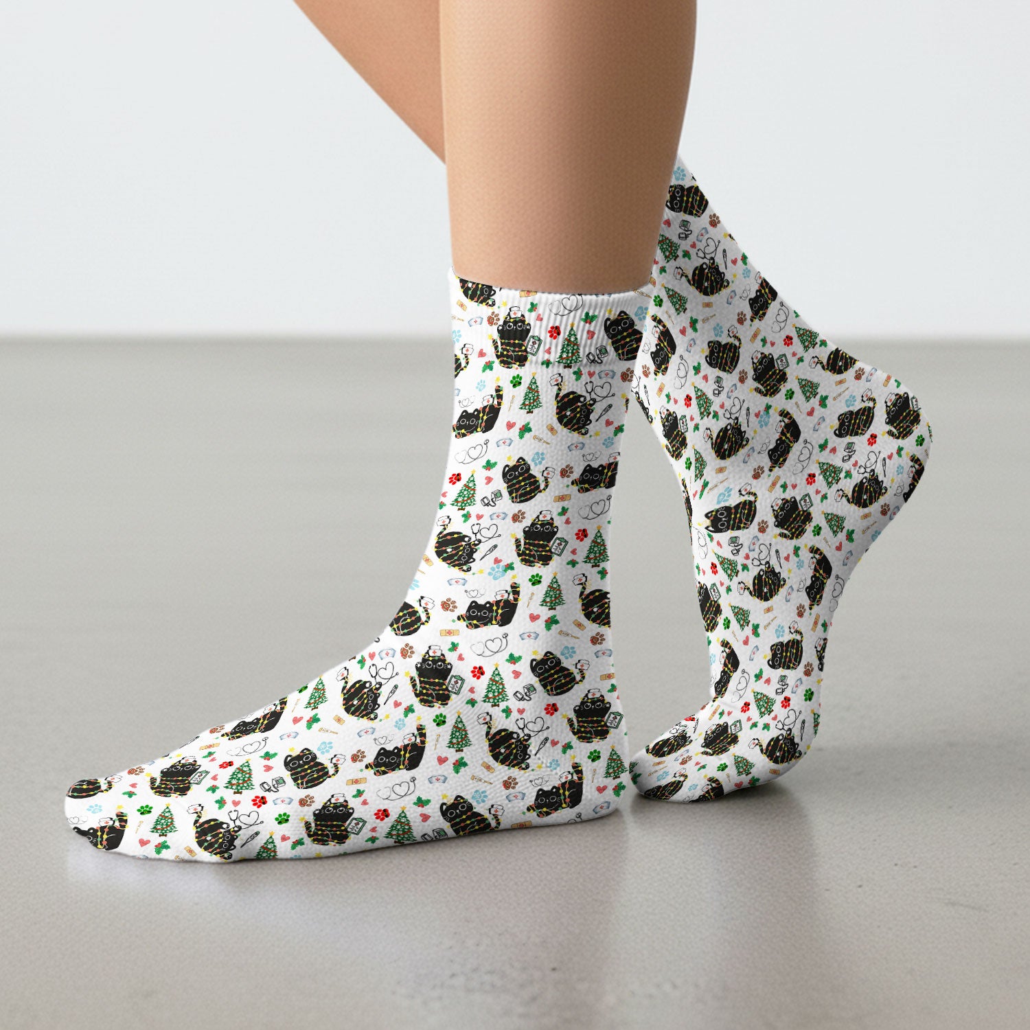 Funny Black Cat Christmas Scrub Socks – Cute Holiday Kitty Pattern – Festive Medical Uniform for Nurses, Vets, and Cat Lovers
