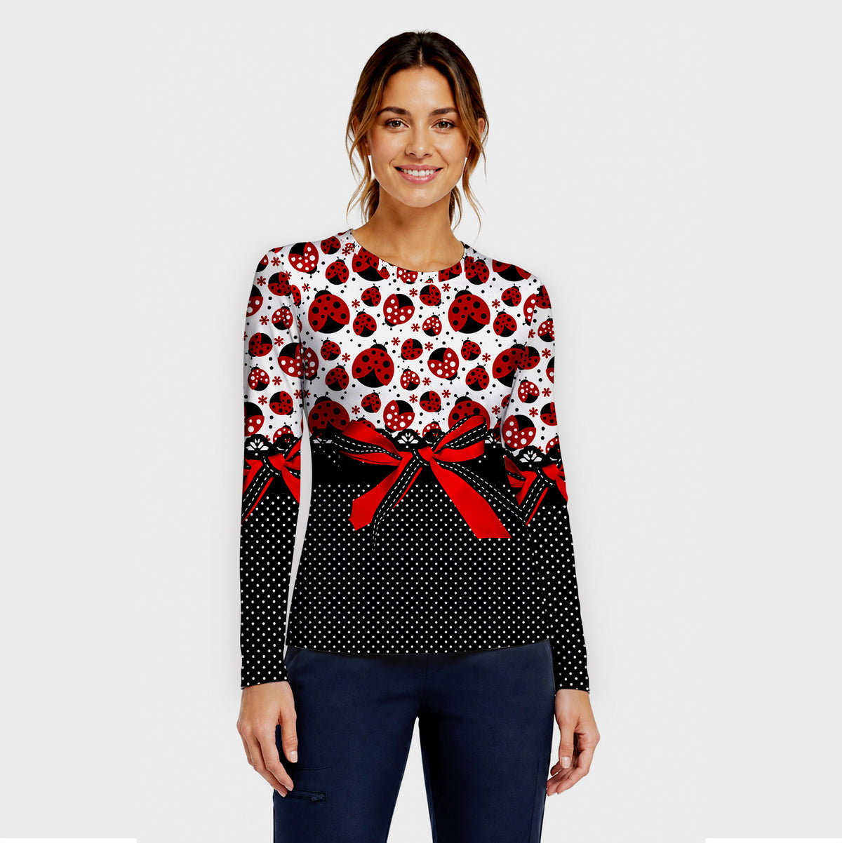 Unterziehshirt mit Marienkäfer- und Punkten-Schleifen-Motiv, gemütliches Langarmshirt für Pflegekräfte